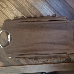 Long sleeve sweater bilateral sleeves have notch openings